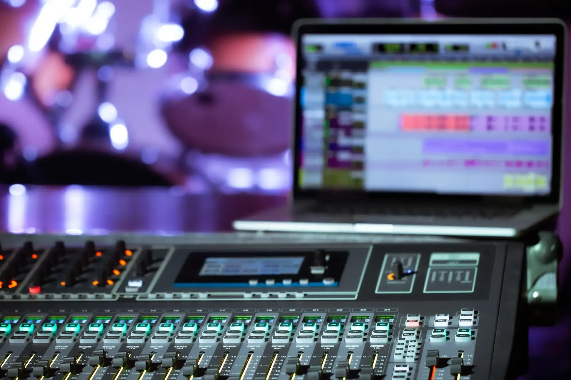 salah satu alat dalam paket sewa sound system - mixer digital