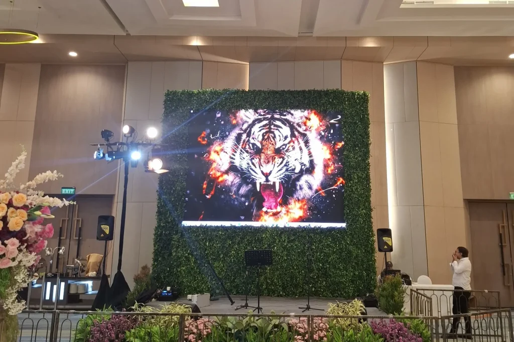 proyek event di hotel harris, sewa videotron dan rigging