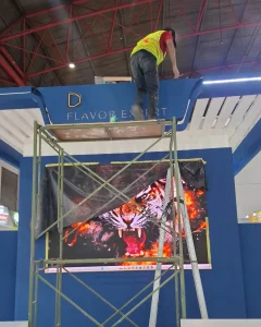 proses pemasangan, untuk booth yang sewa videotron di pameran / expo / bazaar