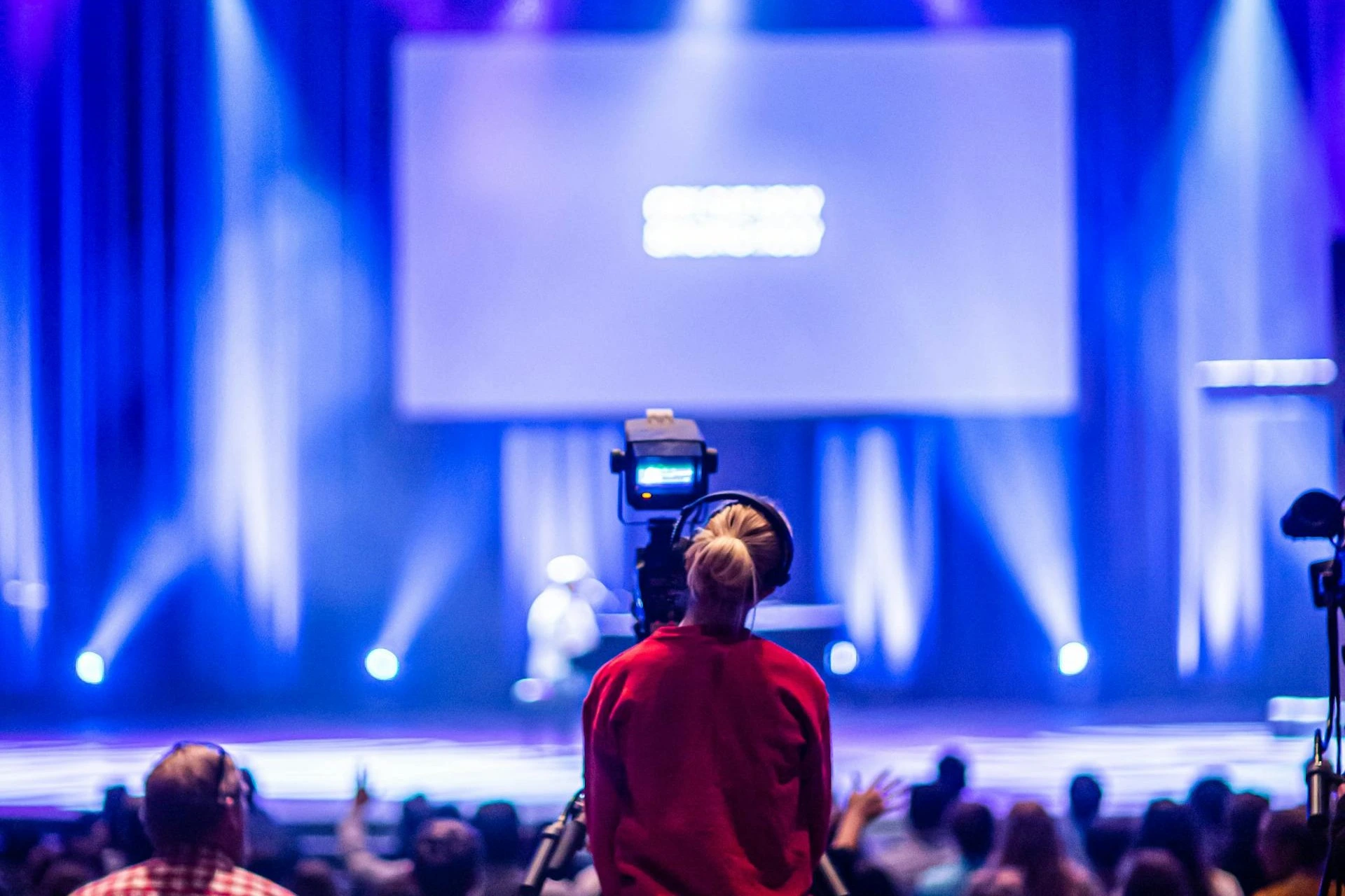 hybrid event jangkau audiens offline dan online